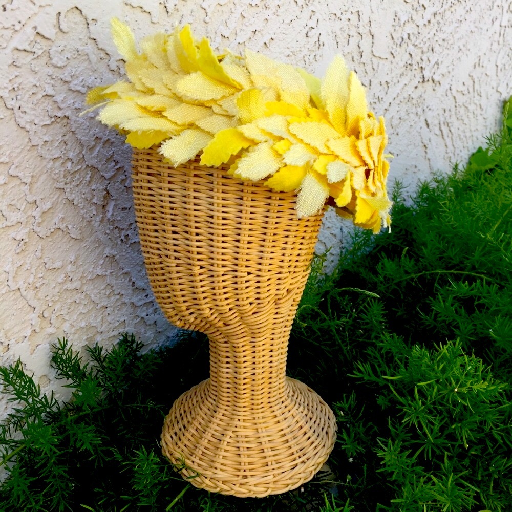 💛 VINTAGE yellow “LEAVES” hat!